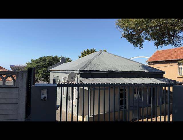 6 BEDROOM FREESTANDING FOR SALE IN WINDERMERE